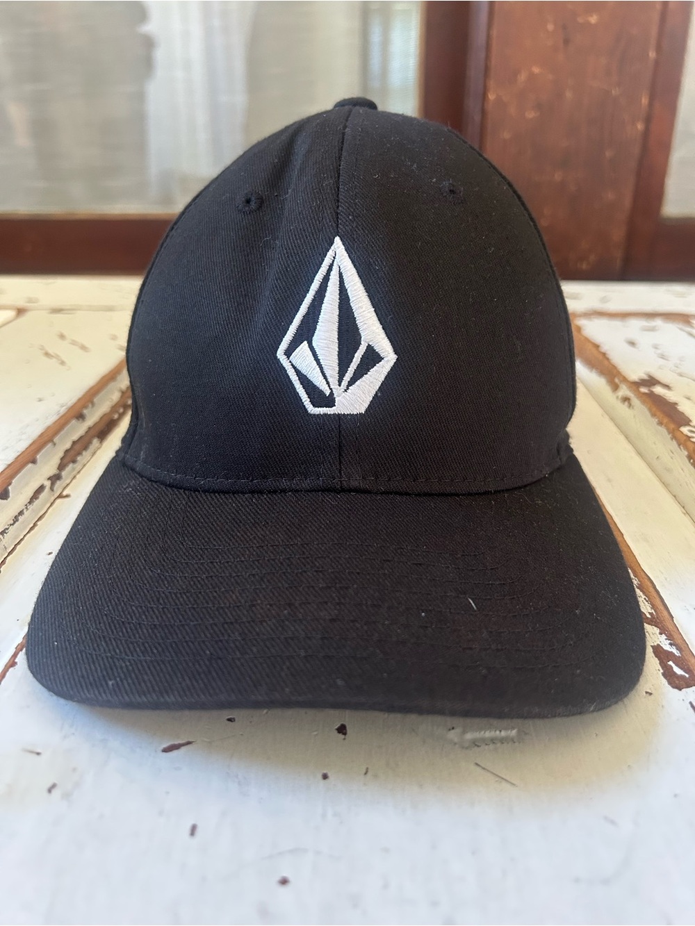 Volcom Mens Flexfit Hat Black White Stone Logo Embroidered Cap Size S-M